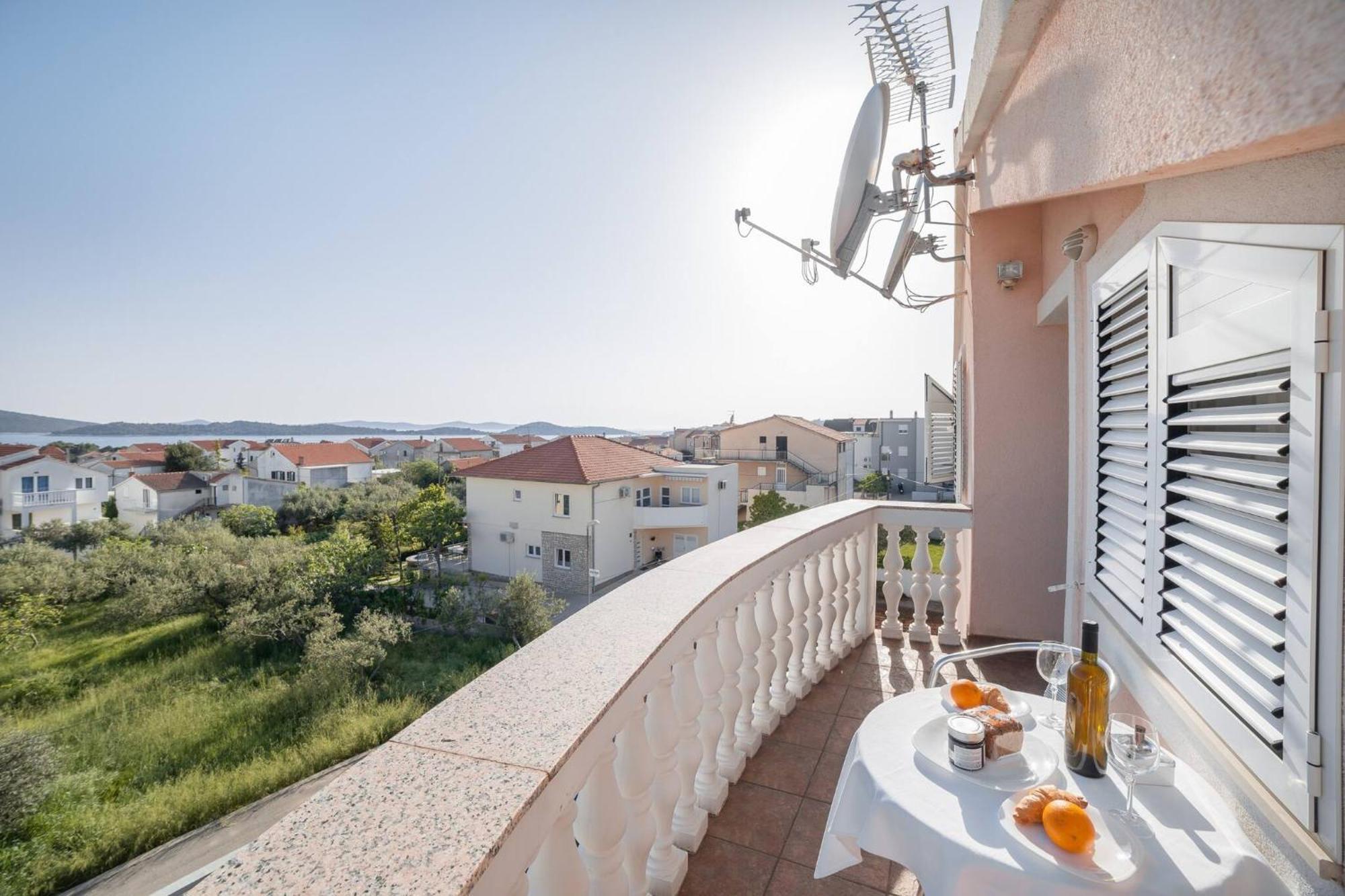 Ferienwohnung Nikol Vodice Exterior foto